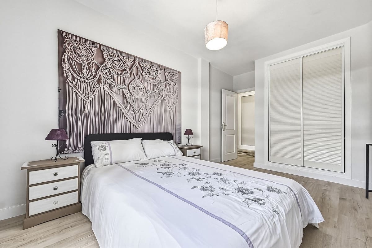 Apartamento de 3 habitaciones en Nueva Andalucia en venta con piscina - 655.000 € (Ref: 9976223)