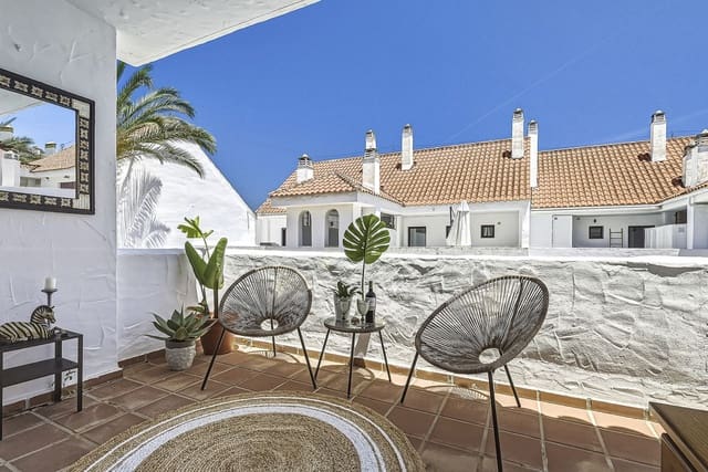 Apartamento de 3 habitaciones en Nueva Andalucia, Marbella en venta con piscina - 655.000 € (Ref: 9976223)