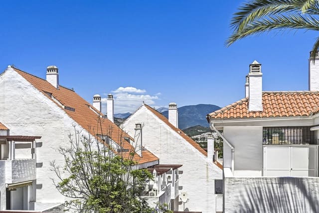 Apartamento de 3 habitaciones en Nueva Andalucia, Marbella en venta con piscina - 655.000 € (Ref: 9976223)