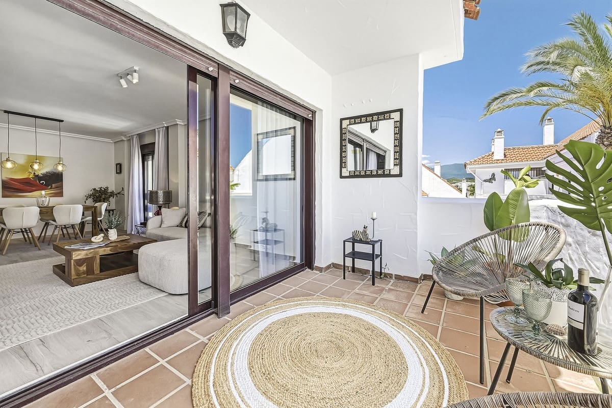 Apartamento de 3 habitaciones en Nueva Andalucia en venta con piscina - 655.000 € (Ref: 9976223)