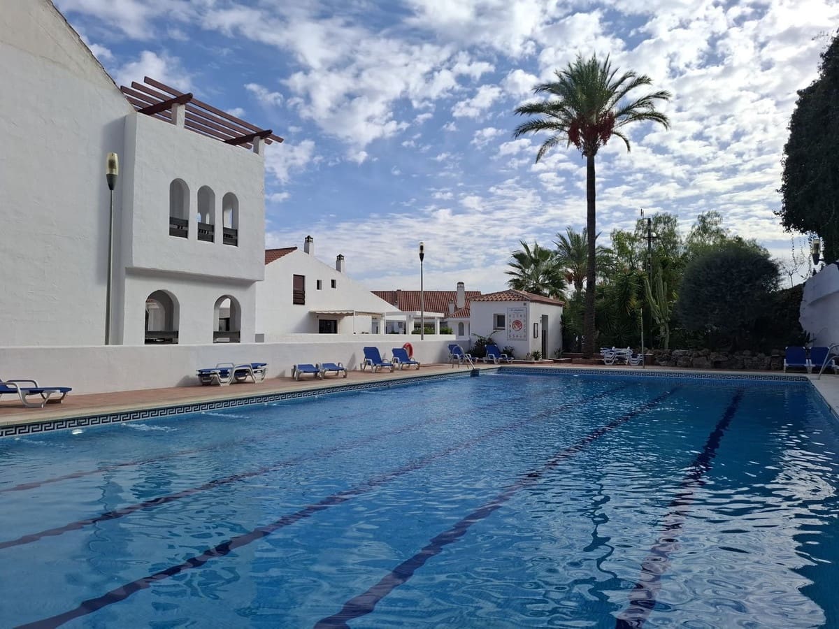 Apartamento de 3 habitaciones en Nueva Andalucia en venta con piscina - 655.000 € (Ref: 9976223)