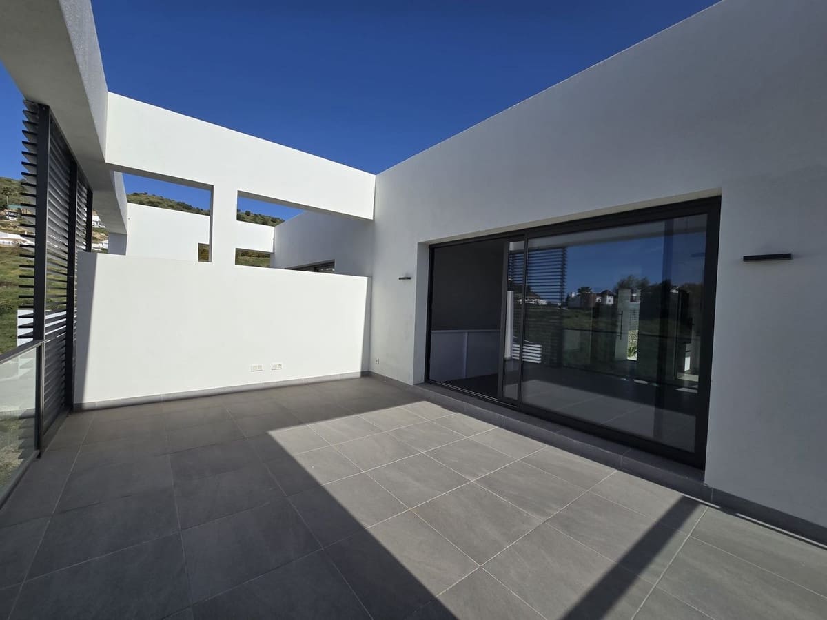 3 soverom Kjedet enebolig til salgs i Riviera del Sol med svømmebasseng - € 650 000 (Ref: 9976224)