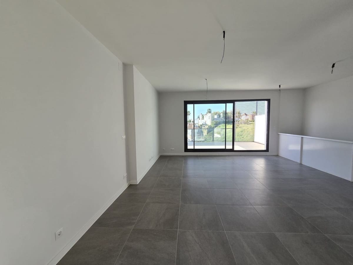 3 soverom Kjedet enebolig til salgs i Riviera del Sol med svømmebasseng - € 650 000 (Ref: 9976224)
