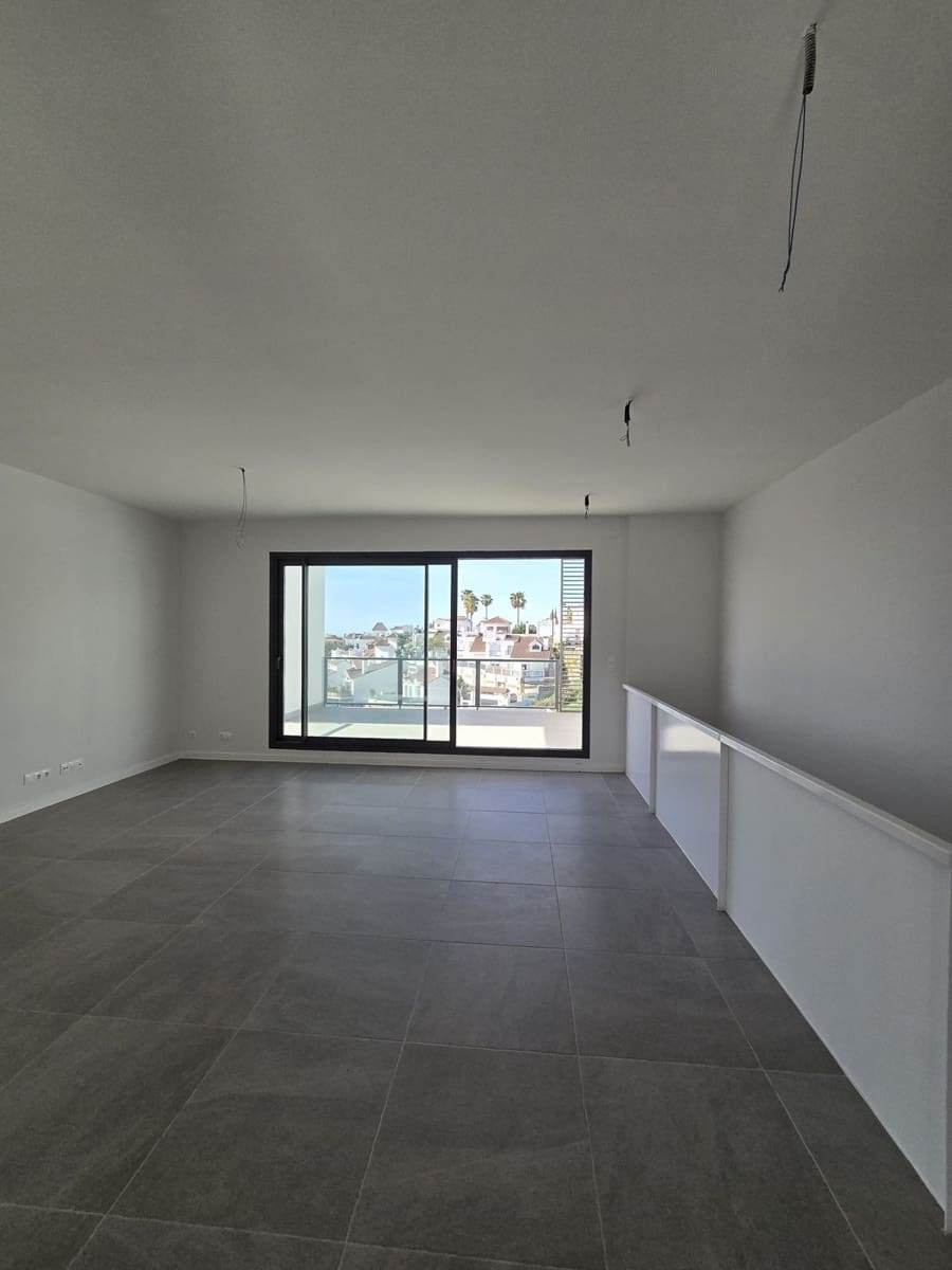 3 soverom Kjedet enebolig til salgs i Riviera del Sol med svømmebasseng - € 650 000 (Ref: 9976224)