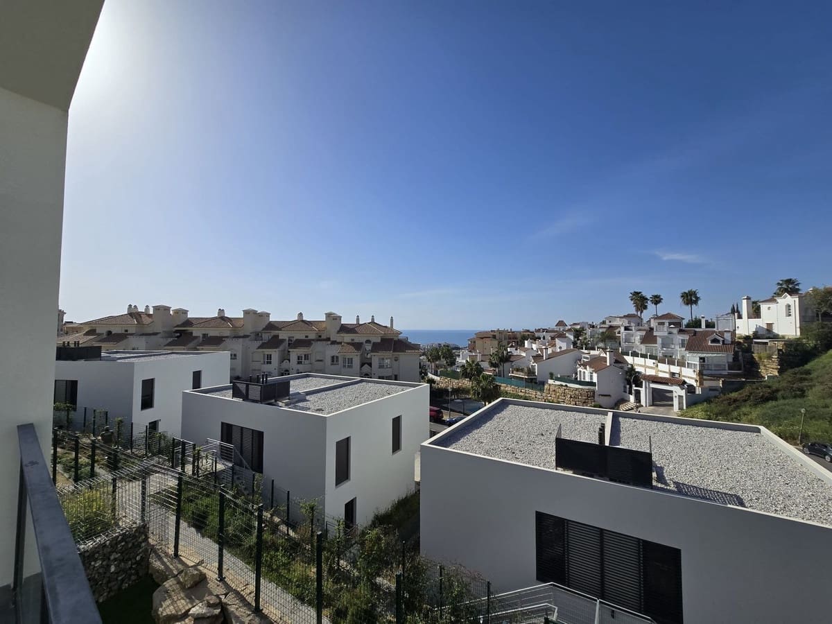 3 soverom Kjedet enebolig til salgs i Riviera del Sol med svømmebasseng - € 650 000 (Ref: 9976224)