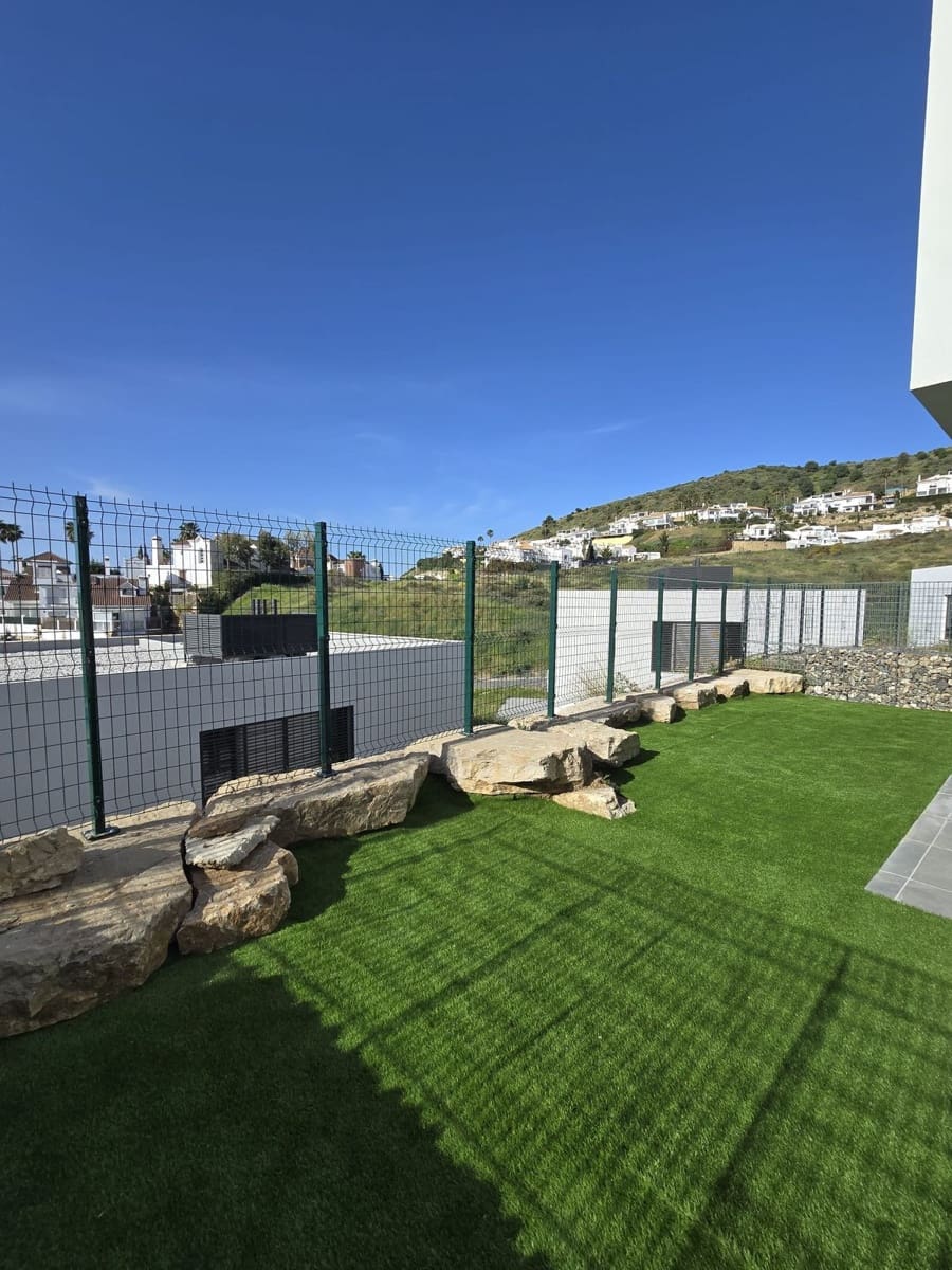 3 soverom Kjedet enebolig til salgs i Riviera del Sol med svømmebasseng - € 650 000 (Ref: 9976224)