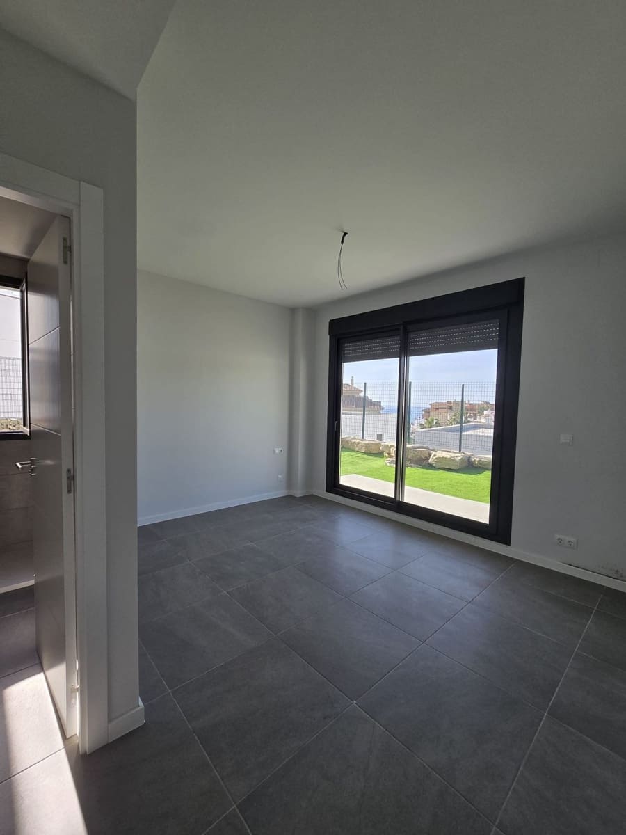 3 soverom Kjedet enebolig til salgs i Riviera del Sol med svømmebasseng - € 650 000 (Ref: 9976224)