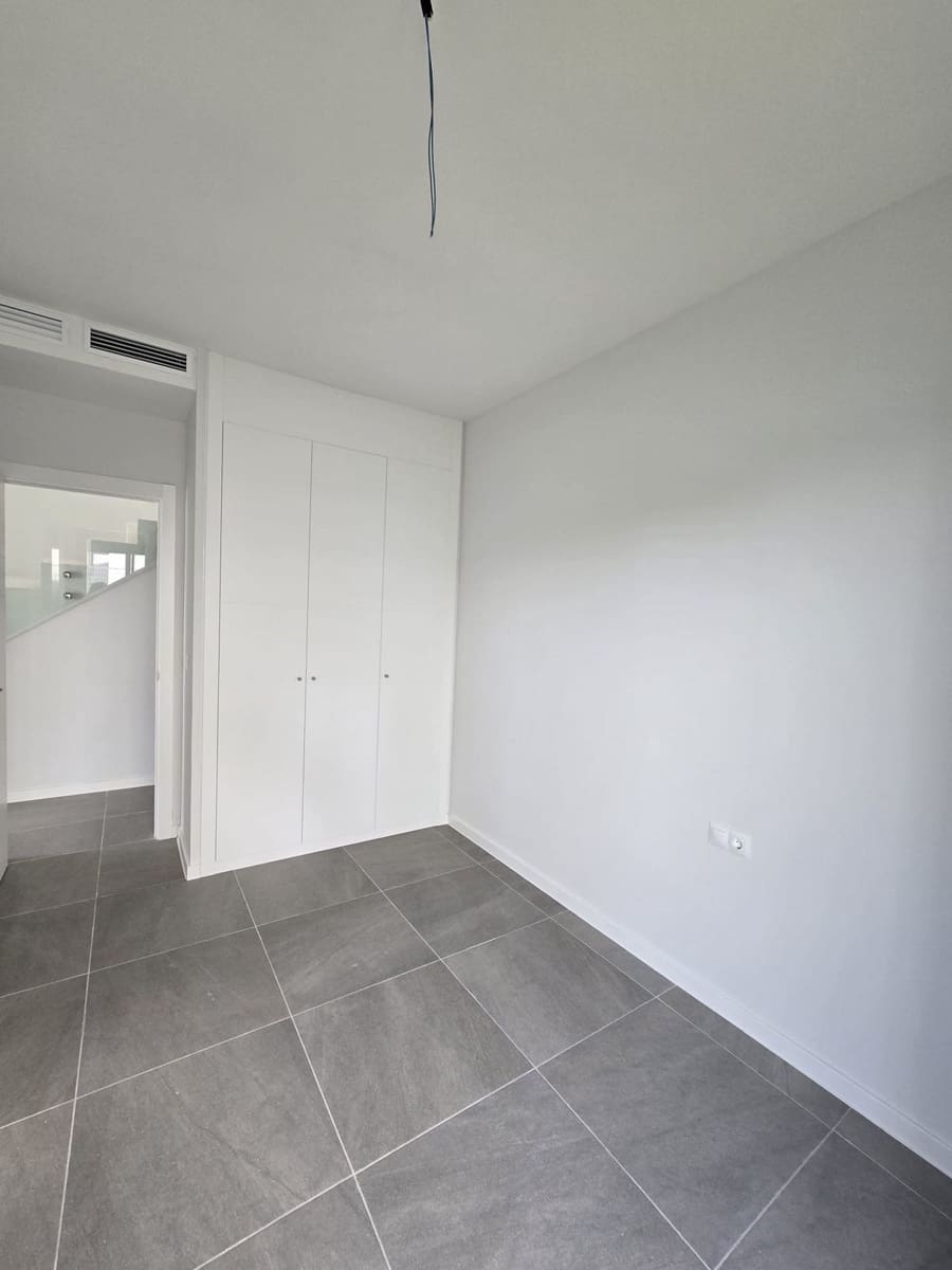 3 soverom Kjedet enebolig til salgs i Riviera del Sol med svømmebasseng - € 650 000 (Ref: 9976224)