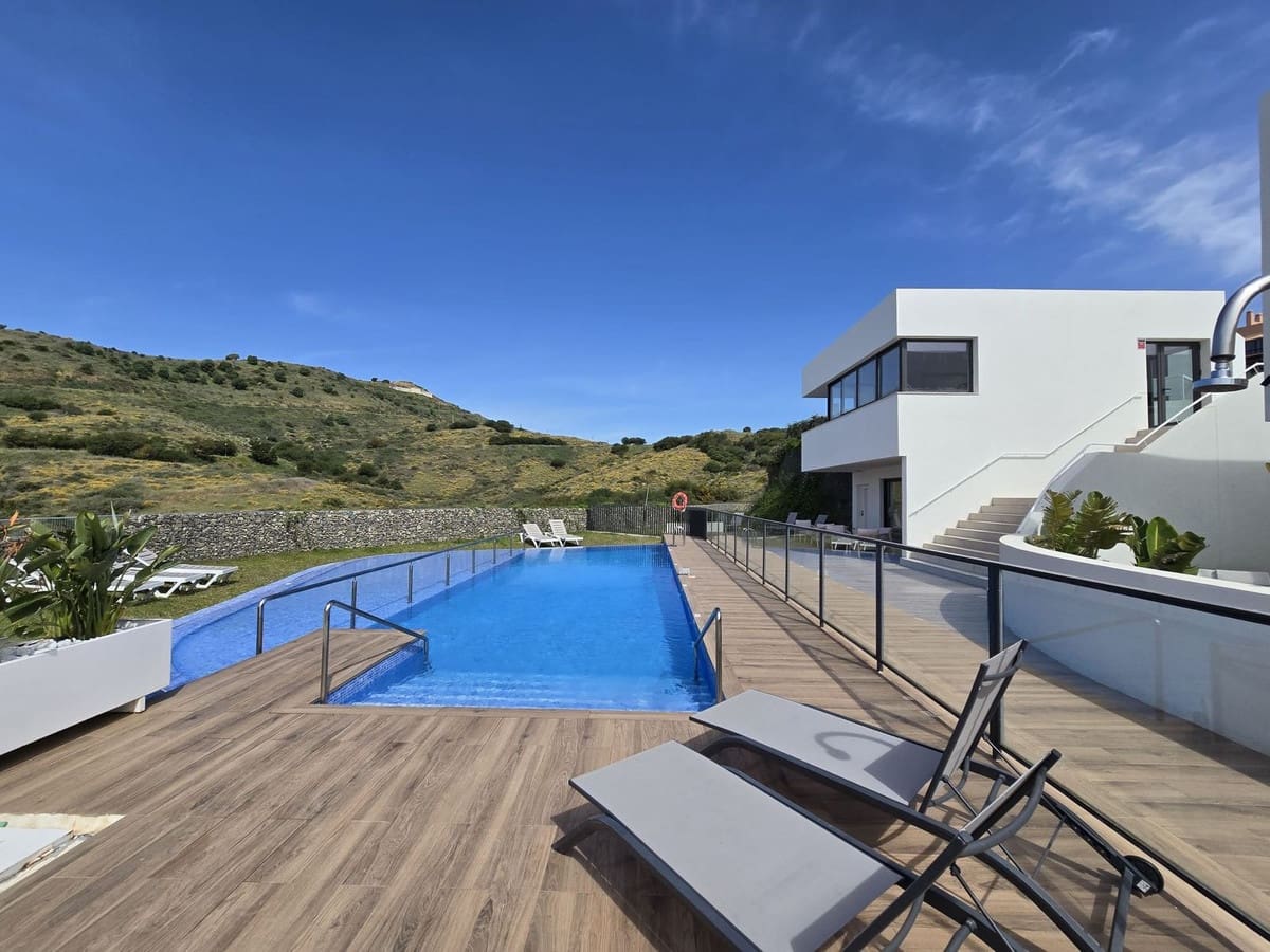 3 soverom Kjedet enebolig til salgs i Riviera del Sol med svømmebasseng - € 650 000 (Ref: 9976224)