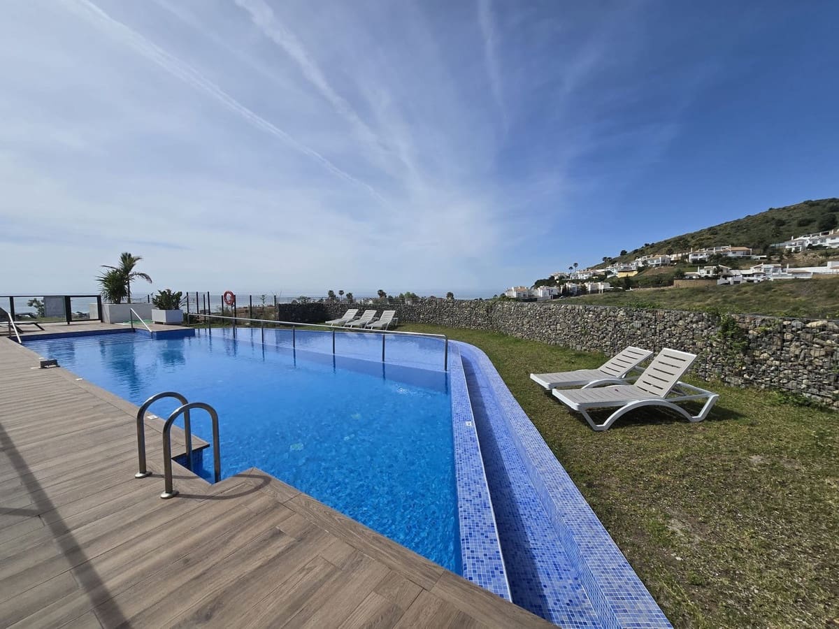 3 soverom Kjedet enebolig til salgs i Riviera del Sol med svømmebasseng - € 650 000 (Ref: 9976224)