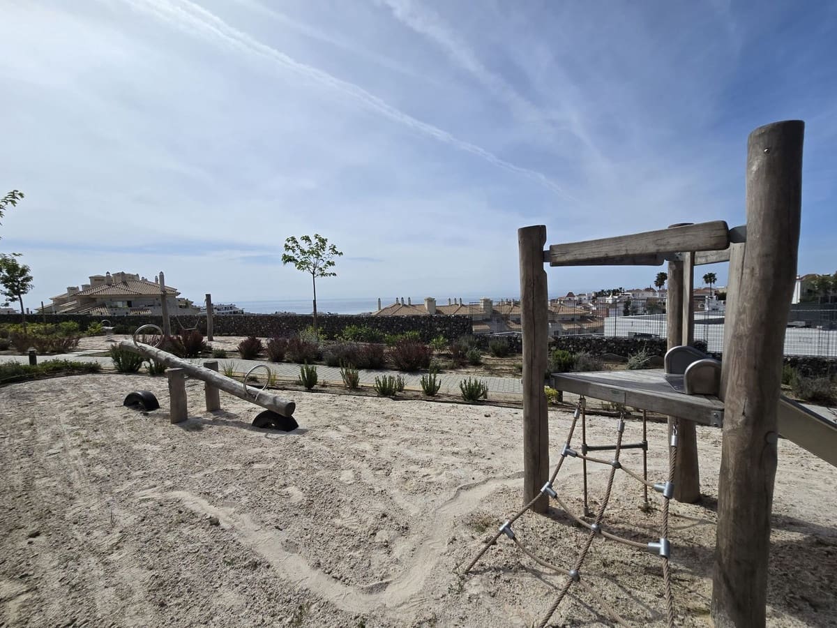 3 soverom Kjedet enebolig til salgs i Riviera del Sol med svømmebasseng - € 650 000 (Ref: 9976224)