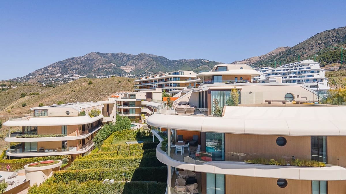 2 soveværelse Lejlighed til salg i Fuengirola med swimmingpool - € 695.000 (Ref: 9976226)