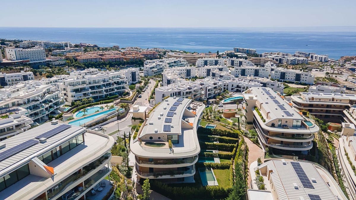 2 soveværelse Lejlighed til salg i Fuengirola med swimmingpool - € 695.000 (Ref: 9976226)