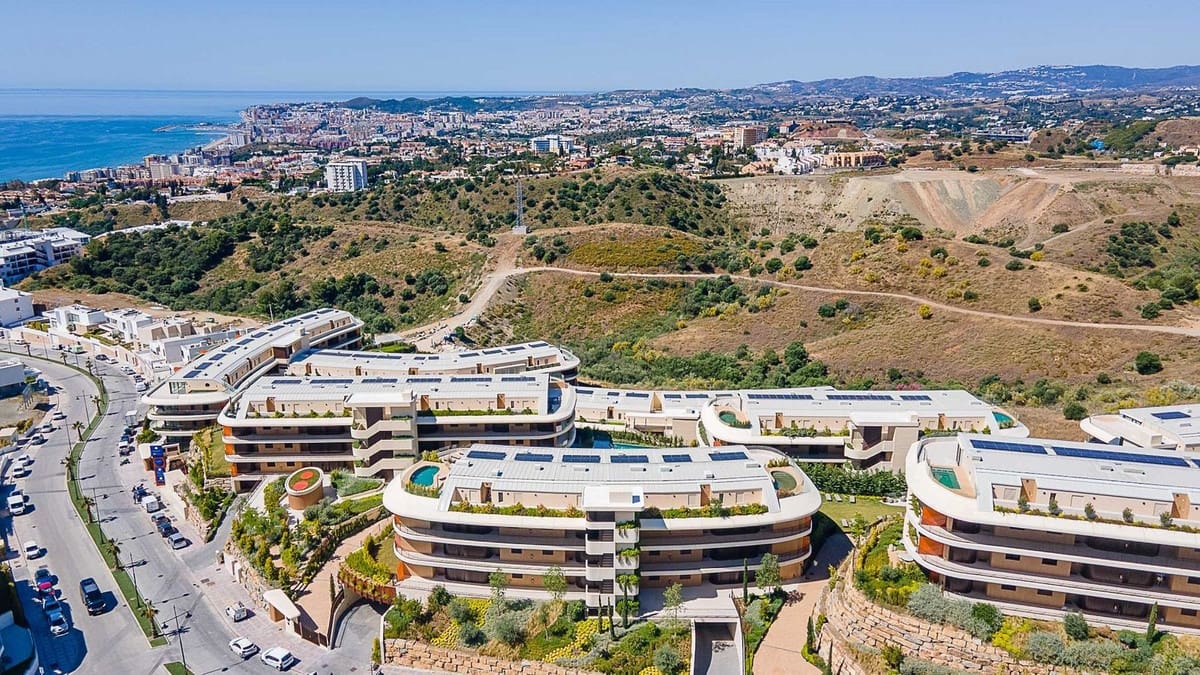 2 soveværelse Lejlighed til salg i Fuengirola med swimmingpool - € 695.000 (Ref: 9976226)