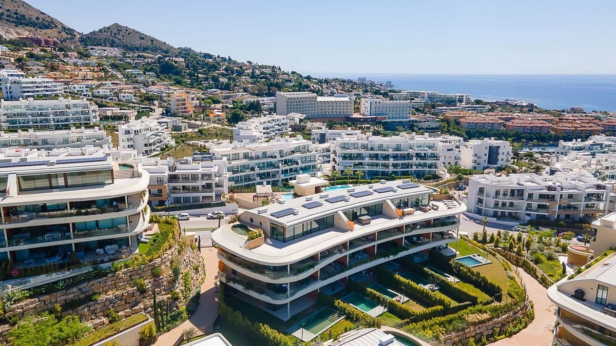 2 soveværelse Lejlighed til salg i Fuengirola med swimmingpool - € 695.000 (Ref: 9976226)