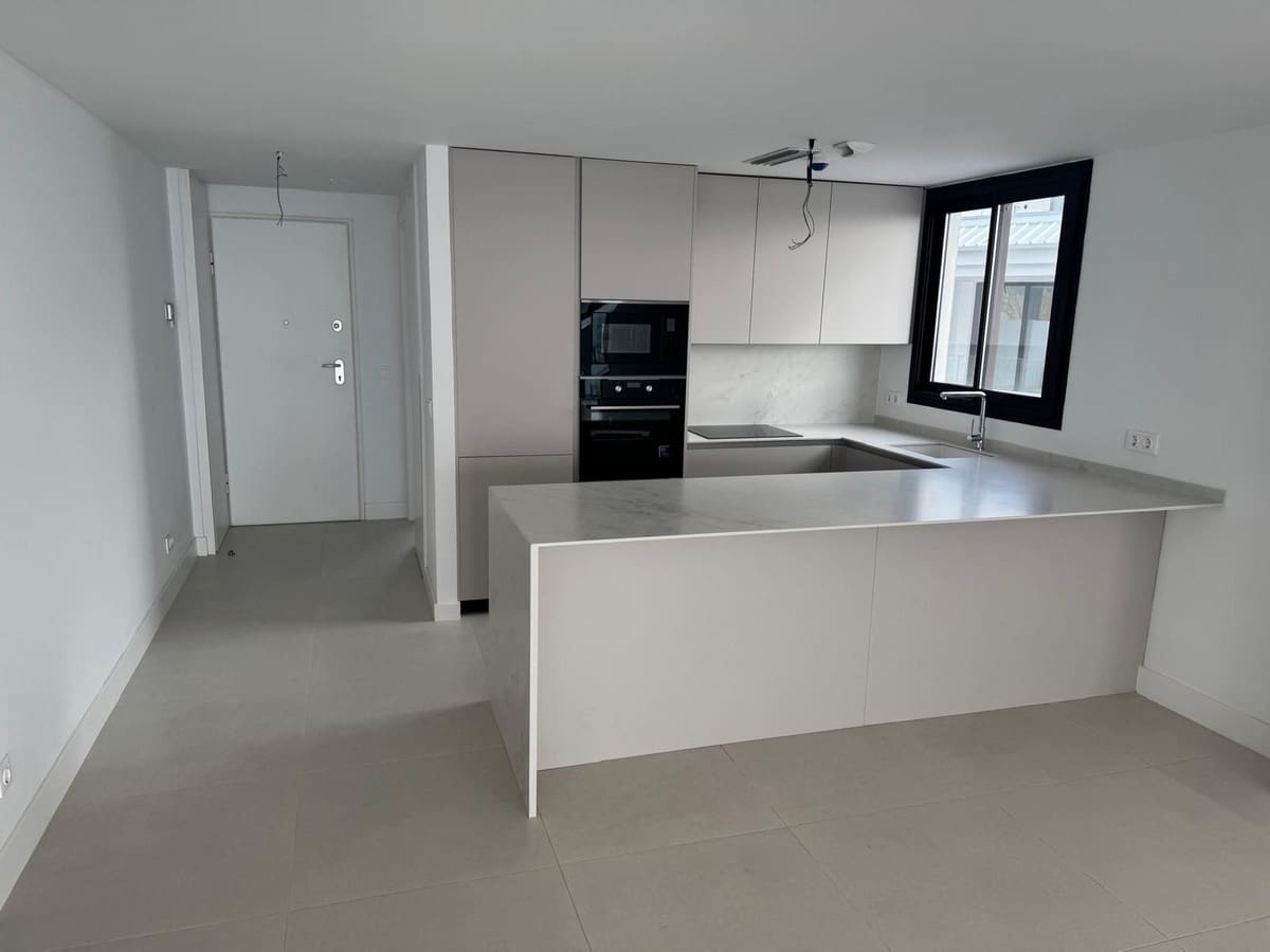 3 bedroom Apartment for sale in Fuengirola with pool - € 679,000 (Ref: 9976228)
