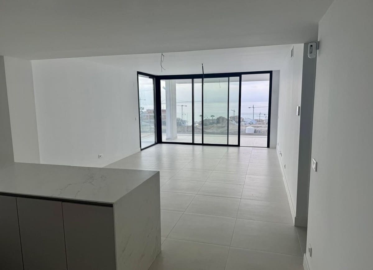 3 bedroom Apartment for sale in Fuengirola with pool - € 679,000 (Ref: 9976228)