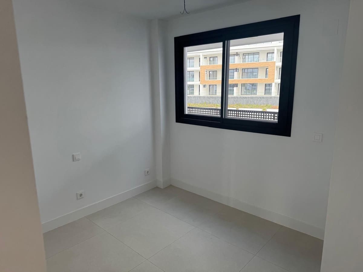 3 bedroom Apartment for sale in Fuengirola with pool - € 679,000 (Ref: 9976228)