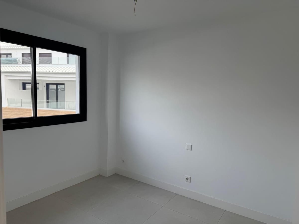 3 bedroom Apartment for sale in Fuengirola with pool - € 679,000 (Ref: 9976228)
