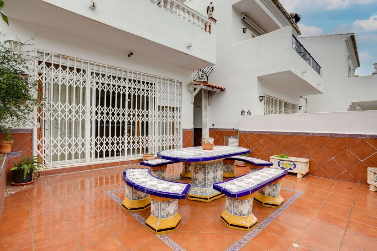 3 soveværelse Byhus til salg i Estepona med swimmingpool - € 665.000 (Ref: 9976229)