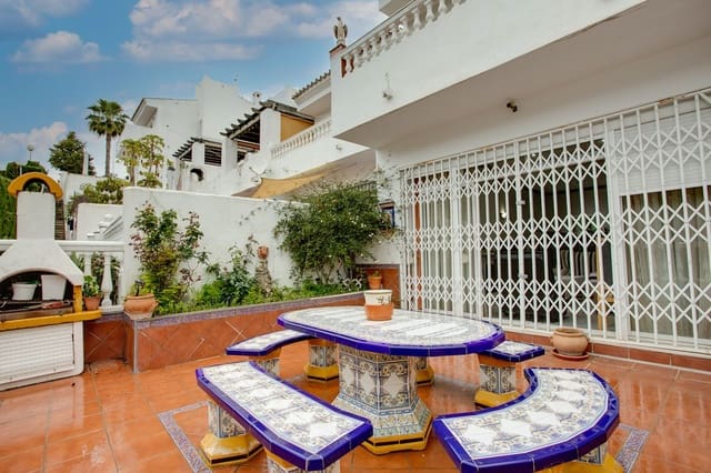 3 soveværelse Byhus til salg i Estepona med swimmingpool - € 665.000 (Ref: 9976229)