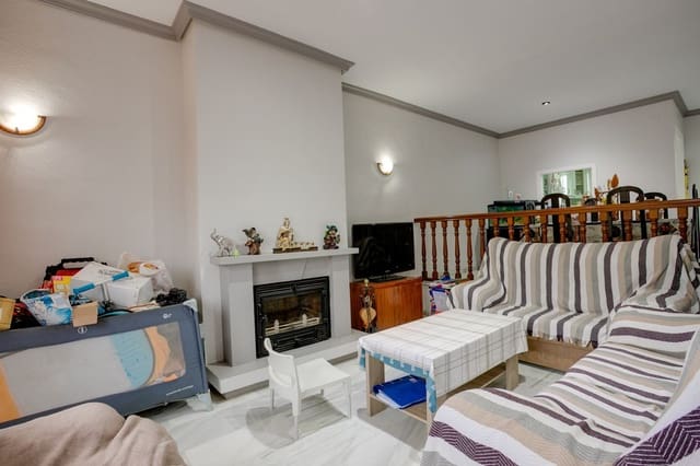 3 soveværelse Byhus til salg i Estepona med swimmingpool - € 665.000 (Ref: 9976229)