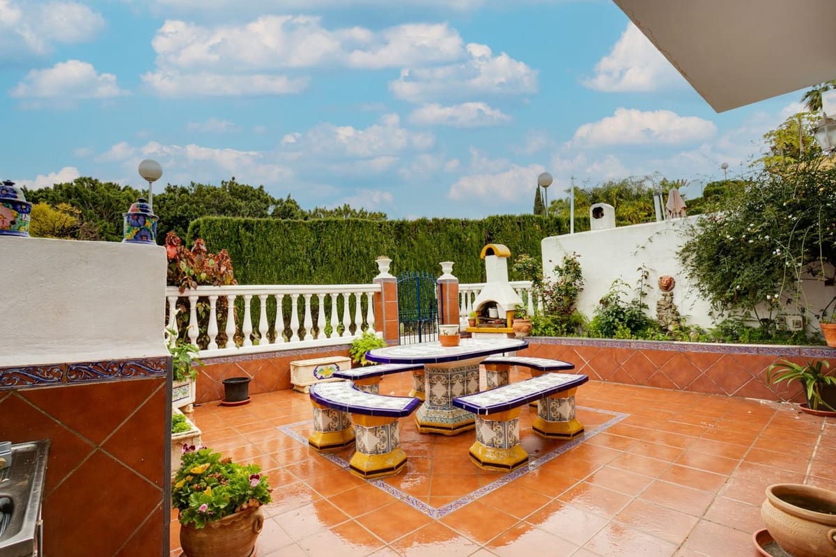 3 soveværelse Byhus til salg i Estepona med swimmingpool - € 665.000 (Ref: 9976229)