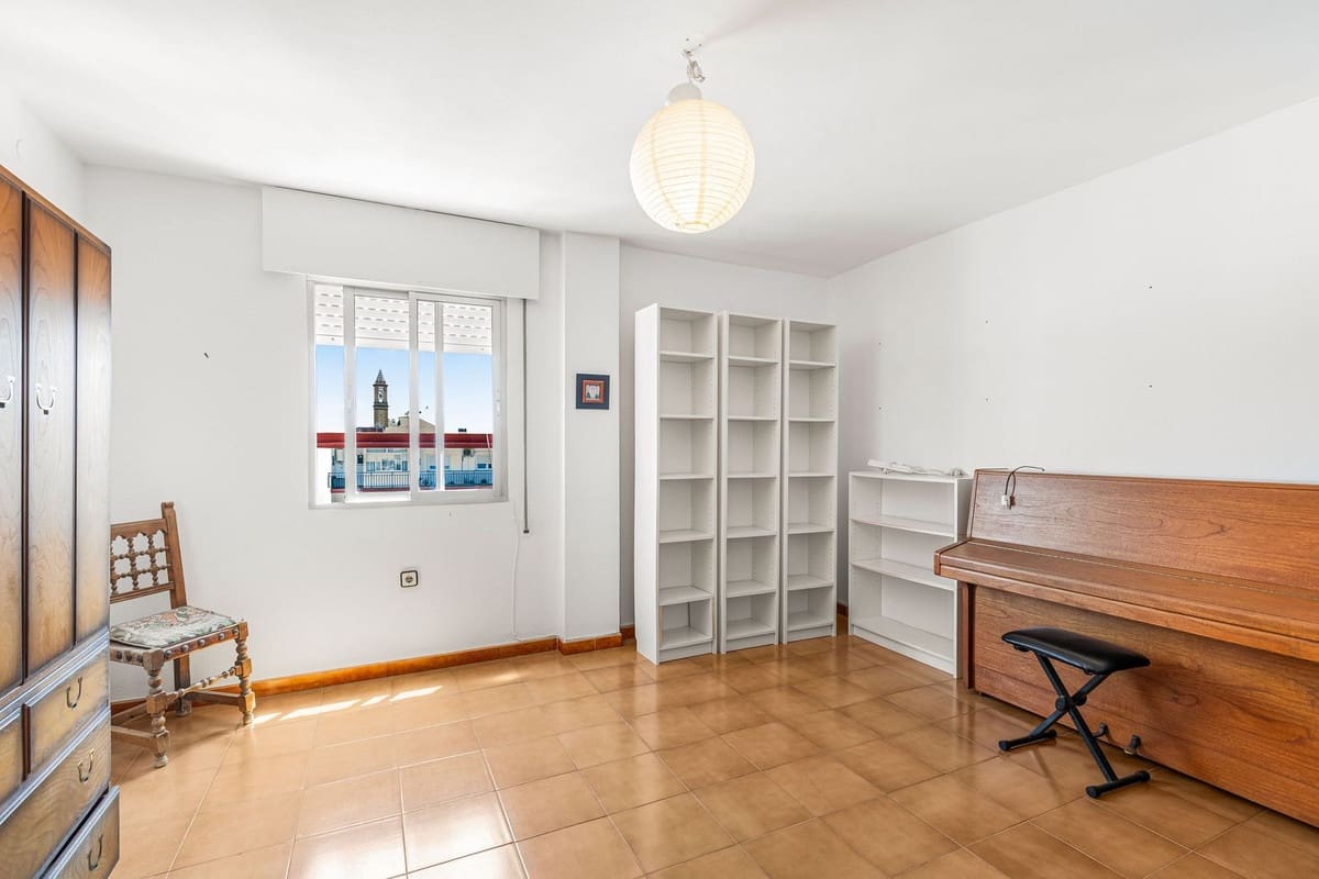 6 Zimmer Apartment zu verkaufen in Estepona - 670.000 € (Ref: 9976230)