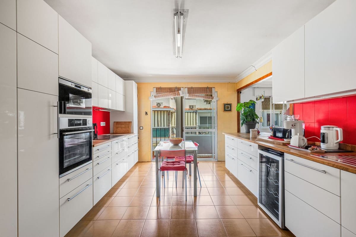 6 Zimmer Apartment zu verkaufen in Estepona - 670.000 € (Ref: 9976230)