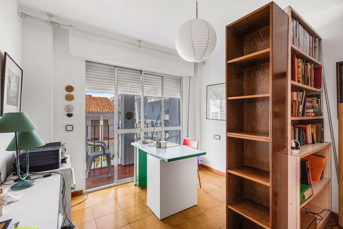 6 Zimmer Apartment zu verkaufen in Estepona - 670.000 € (Ref: 9976230)