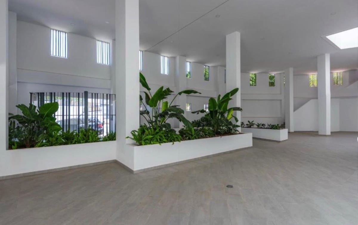 4 Zimmer Apartment zu verkaufen in Estepona mit Pool Garage - 745.000 € (Ref: 9976234)
