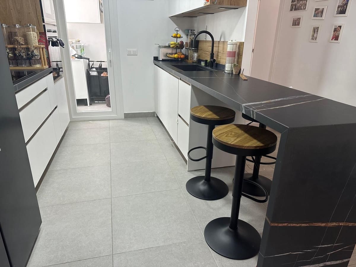 4 Zimmer Apartment zu verkaufen in Estepona mit Pool Garage - 745.000 € (Ref: 9976234)