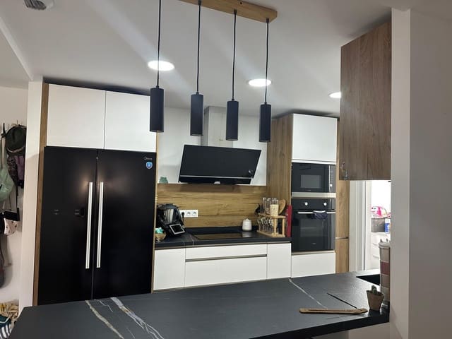 4 Zimmer Apartment zu verkaufen in Estepona mit Pool Garage - 745.000 € (Ref: 9976234)