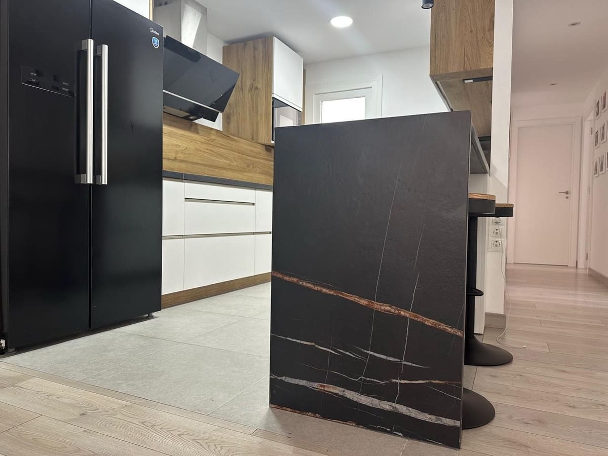 4 Zimmer Apartment zu verkaufen in Estepona mit Pool Garage - 745.000 € (Ref: 9976234)
