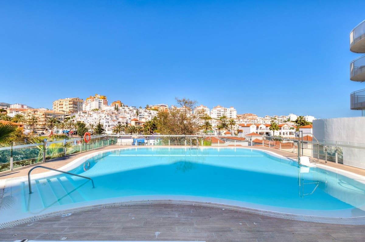 3 soveværelse Lejlighed til salg i Benalmadena Costa med swimmingpool garage - € 675.000 (Ref: 9976242)