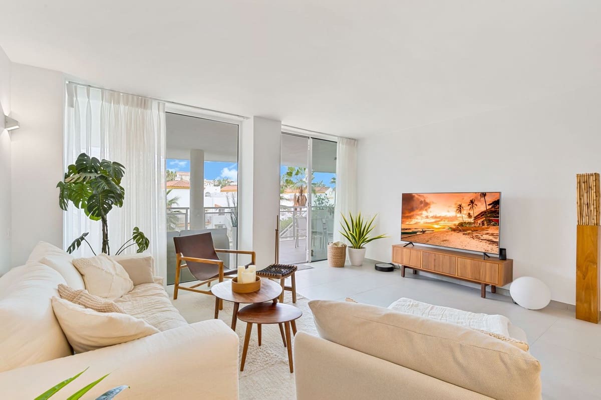 3 soveværelse Lejlighed til salg i Benalmadena Costa med swimmingpool garage - € 675.000 (Ref: 9976242)