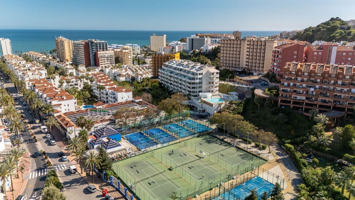 3 soveværelse Lejlighed til salg i Benalmadena Costa med swimmingpool garage - € 675.000 (Ref: 9976242)