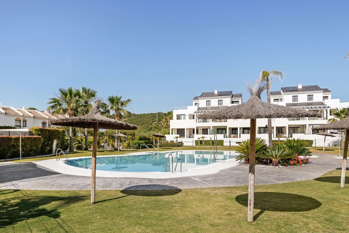 3 sovrum Lägenhet till salu i Estepona med pool - 650 000 € (Ref: 9976243)