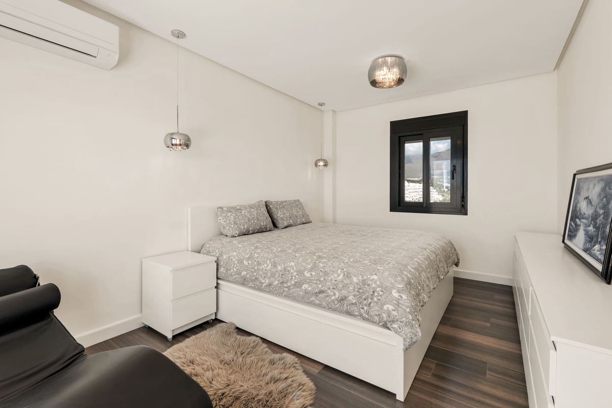 3 sovrum Lägenhet till salu i Estepona med pool - 650 000 € (Ref: 9976243)