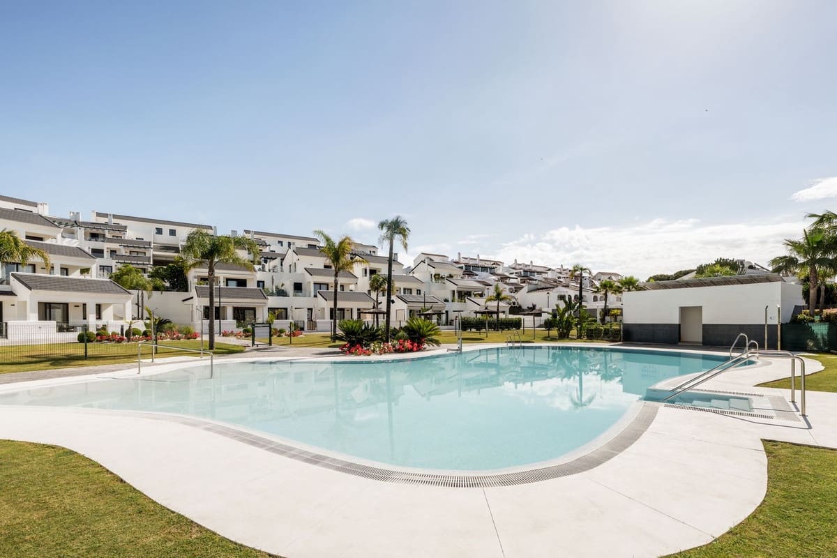 3 sovrum Lägenhet till salu i Estepona med pool - 650 000 € (Ref: 9976243)