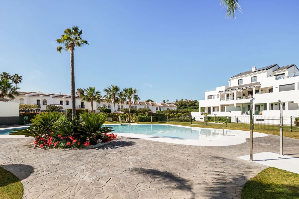 3 sovrum Lägenhet till salu i Estepona med pool - 650 000 € (Ref: 9976243)