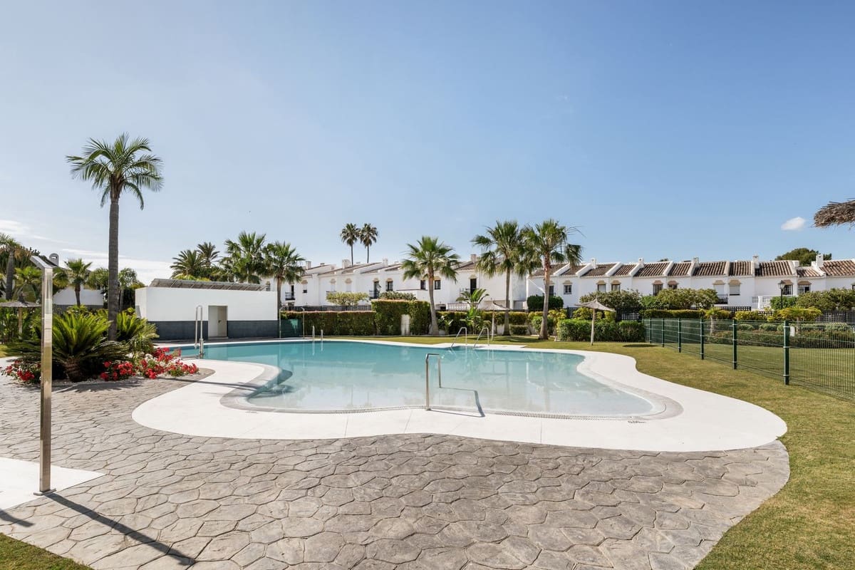 3 sovrum Lägenhet till salu i Estepona med pool - 650 000 € (Ref: 9976243)