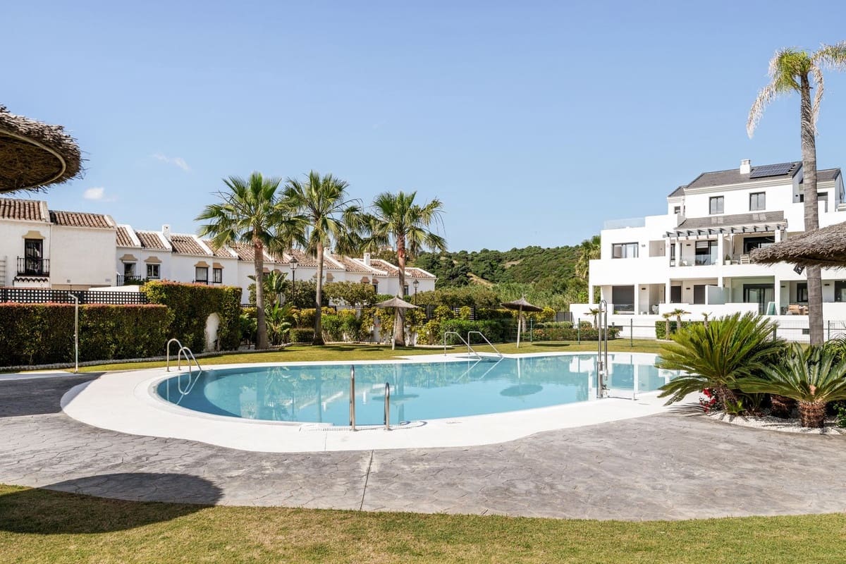3 sovrum Lägenhet till salu i Estepona med pool - 650 000 € (Ref: 9976243)