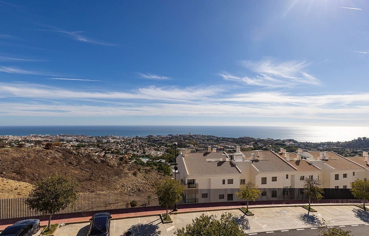3 soveværelse Lejlighed til salg i Benalmadena med swimmingpool - € 680.000 (Ref: 9976244)