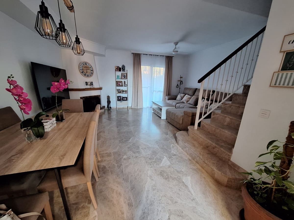4 soverom Hus til salgs i Marbella med svømmebasseng garasje - € 673 000 (Ref: 9976247)