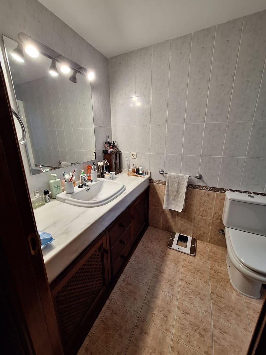 4 soverom Hus til salgs i Marbella med svømmebasseng garasje - € 673 000 (Ref: 9976247)