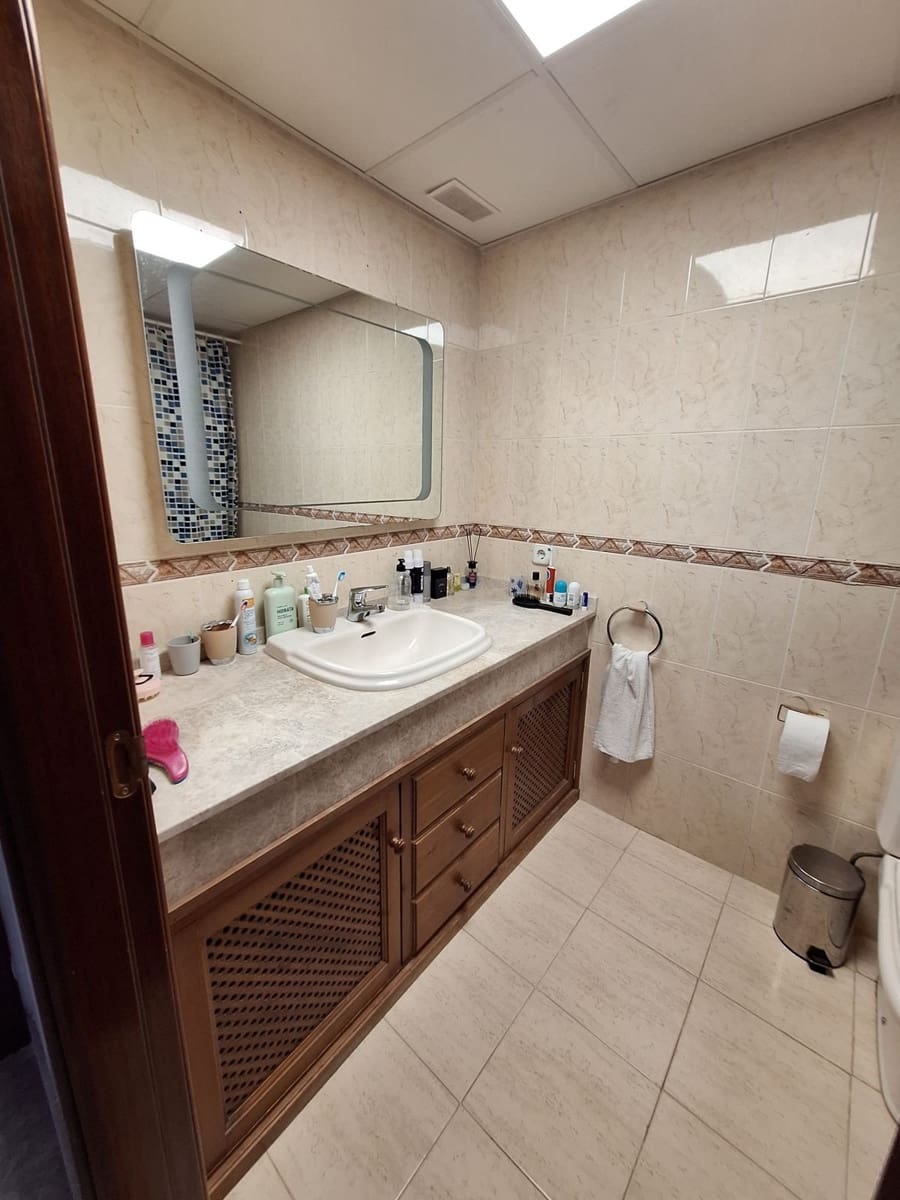 4 soverom Hus til salgs i Marbella med svømmebasseng garasje - € 673 000 (Ref: 9976247)