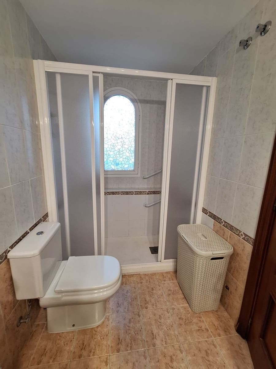 4 soverom Hus til salgs i Marbella med svømmebasseng garasje - € 673 000 (Ref: 9976247)
