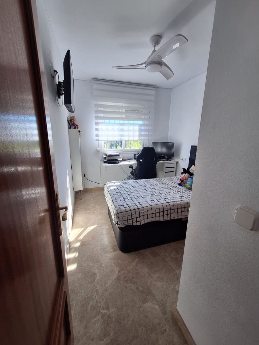 4 soverom Hus til salgs i Marbella med svømmebasseng garasje - € 673 000 (Ref: 9976247)