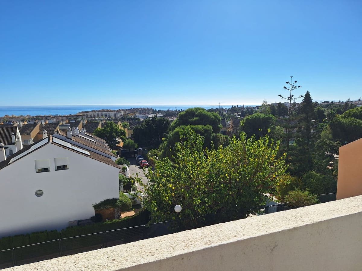 4 soverom Hus til salgs i Marbella med svømmebasseng garasje - € 673 000 (Ref: 9976247)